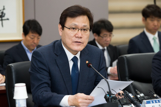 최종구 금융위원장은 20일 간부회의에서 '금융적폐' 청산에 대한 의지를 피력했다./사진=금융위